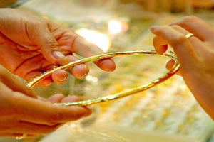 Giá vàng cuối ngày 30/9: Tăng vùn vụt