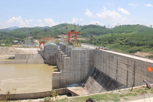 Xuống sông nhặt sắt vụn bị nước cuốn trôi