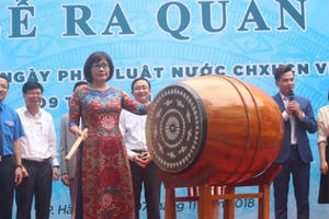 Ra quân hưởng ứng Ngày Pháp luật Việt Nam