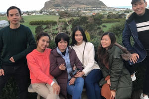 Hoa hậu Phương Khánh tiết lộ chuyến đi ý nghĩa: Cùng mẹ tới nước Úc tham dự khóa thiền