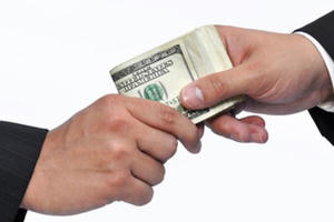 Nhận diện “nhóm lợi ích” trong trường học