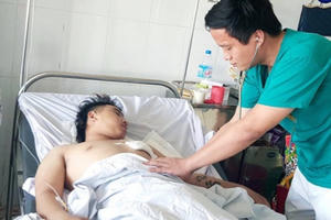 Đưa bệnh nhân bị đâm xuyên vào tim từ cõi chết trở về