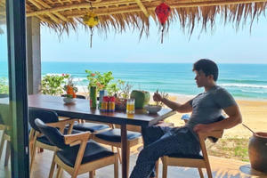 Choáng váng với ''nơi ăn chốn ở'' của Nathan Lee khi đi lưu diễn