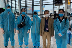 Đưa gần 340 công dân Việt Nam từ Anh về nước an toàn