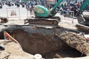 TP HCM: "Hố tử thần" sâu 8m trên đường Phan Văn Trị