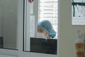 Nỗi niềm “ngày đoàn tụ” của chiến binh áo trắng trên tuyến đầu chống dịch