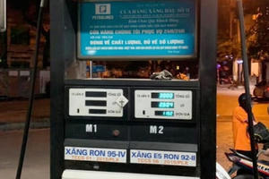 Ðủ chiêu găm hàng, đầu cơ đón đầu tăng giá xăng