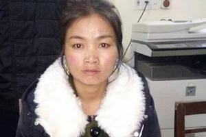 Bố ký thỏa thuận bán con 15 tuổi để… thoát nghèo