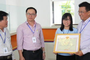 Thủ tướng tặng bằng khen cho nữ nhân viên điện lực Đà Nẵng trả 1 tỷ cho người bị mất