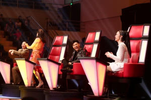 Giọng hát Việt 2017 tập 14: 4 HLV The Voice "cười lăn" khi Anh Đức nhảy vũ điệu "Gangnam style"