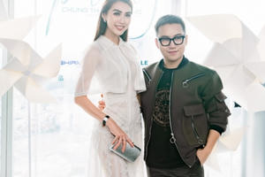 Tường Linh diện đầm ren thanh khiết dự show thời trang Chung Thanh Phong