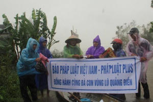 Pháp luật Plus đồng hành với bà con vùng lũ Quảng Điền, tỉnh Thừa Thiên Huế