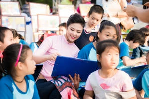 Ngọc Hân, MC Phan Anh rơi nước mắt vì được tặng quà bất ngờ