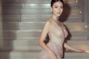 Hoa hậu Phương Khánh quyến rũ từng centimet với bộ váy cắt xẻ sâu táo bạo