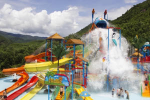 Dòng khách đông đảo đổ về Đà Nẵng trong 5 ngày nghỉ lễ