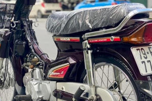 Honda Dream đời 2000 biển số tứ quý rao bán 170 triệu đồng