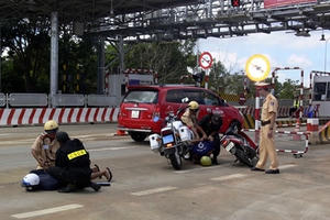 CSGT truy đuổi cướp xe máy, bắt trọn cả "ổ khủng"