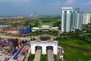 Địa ốc 7AM: Nhà xưởng rộng hàng trăm m2 lấn chiếm hành lang sông Đáy, kênh rạch ô nhiễm