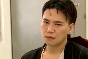 Khởi tố tội "Giết người" đối với ca sĩ nhét hơn 30 nhánh tỏi vào miệng bạn gái