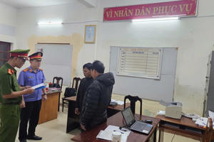 Bắt giam đối tượng mang gần 1kg thủy ngân qua cửa khẩu Nam Giang