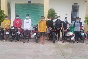 Bất chấp dịch Covid-19, gần trăm thanh niên rủ nhau so tài tốc độ