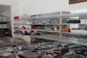 Hà Nội: Thu giữ hơn 1.000 sản phẩm nghi giả nhãn hiệu Hermes, LV, Dior và Chanel