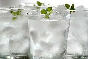 Đừng lạm dụng thực phẩm lạnh trong mùa nóng