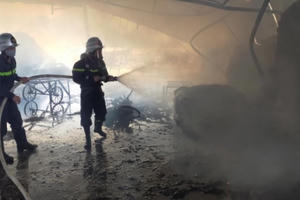 Nghệ An: “Bà hỏa” ghé thăm xưởng gỗ giữa trưa nắng nóng như thiêu như đốt Nghệ An: “Bà hỏa” ghé thăm xưởng gỗ giữa trưa nắng nóng như thiêu như đốt