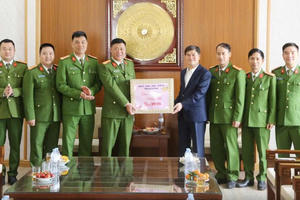 Chủ tịch UBND tỉnh Quảng Ninh thăm, chúc Tết các đơn vị Công an tỉnh