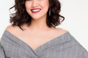 Á hậu 8x đứng sau một loạt thương vụ chuyển nhượng dự án điện mặt trời