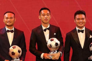 Đỗ Hùng Dũng, Huỳnh Như giành Quả bóng Vàng Việt Nam