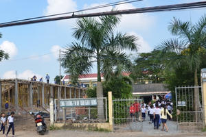 Hiệu trưởng mua bia uống từ tiền chăm sóc sức khỏe học sinh!