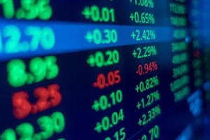 Biznews: Vi phạm chứng khoán nhiều cá nhân bị xử phạt; Gặp rắc rối vì mua đất bằng hợp đồng hợp tác đầu tư