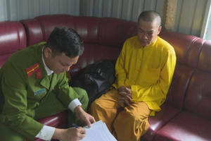 Lâm Đồng: Phát hiện thầy cúng "rởm" chủ nhà khóa cửa báo công an