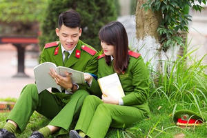 Bố bị phạt tù 3 năm, em có được thi tuyển vào trường Công an?