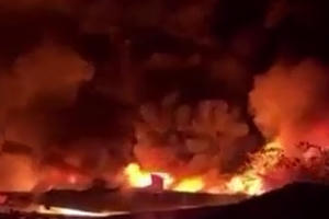 Kho vải chợ Ninh Hiệp chìm trong biển lửa