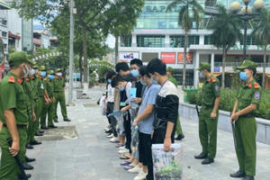 Trục xuất 54 người Trung Quốc nhập cảnh trái phép qua biên giới Tây Nam