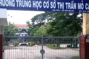 Trường THCS trấn Mỏ Cày không đấu giá việc trông giữ xe