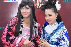 Quý tử nghệ sĩ Hoài Thanh hóa ma cà rồng trong Sao Nối Ngôi Quý tử nghệ sĩ Hoài Thanh hóa ma cà rồng trong Sao Nối Ngôi