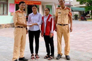 Hai nữ sinh lớp 12 trả lại 50 triệu đồng nhặt được