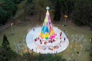 Du khách rần rần đổ về Check in cây măng Noel siêu độc đáo tại Ecopark Du khách rần rần đổ về Check in cây măng Noel siêu độc đáo tại Ecopark