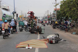 Bình Dương: Một người tử vong sau tai nạn liên hoàn trên Quốc lộ 13