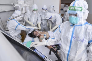 Sáng 22/11, đã chữa khỏi hơn 905.000 bệnh nhân COVID-19, dịch miền Tây diễn biến phức tạp