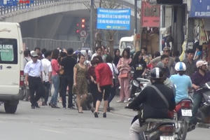 Hà Nội: Bãi trông xe tự phát “chặt chém” người đi lễ chùa Phúc Khánh