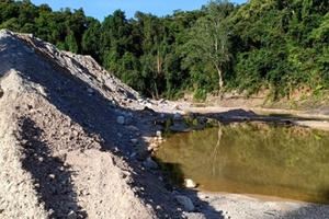 Địa ốc 8AM: Ngổn ngang tình trạng khai thác cát trái phép ở suối A Lin