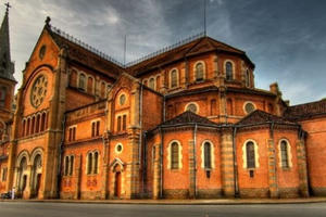 Đặc sắc nhà thờ xây bằng vật liệu từ Pháp chuyển sang