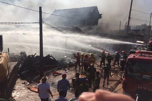 Thanh Hóa: Cháy dữ dội siêu thị đồ gia dụng tại Khu kinh tế Nghi Sơn