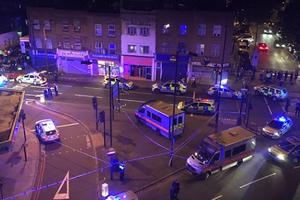 Xe tải tông thẳng vào đám đông ở thủ đô London, nhiều người bị thương