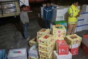 Quảng Ninh: Bắt giữ gần nửa tấn hoa quả không rõ nguồn gốc