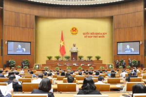 Quốc hội tiếp tục tiến hành chất vấn; phê chuẩn bổ nhiệm nhân sự